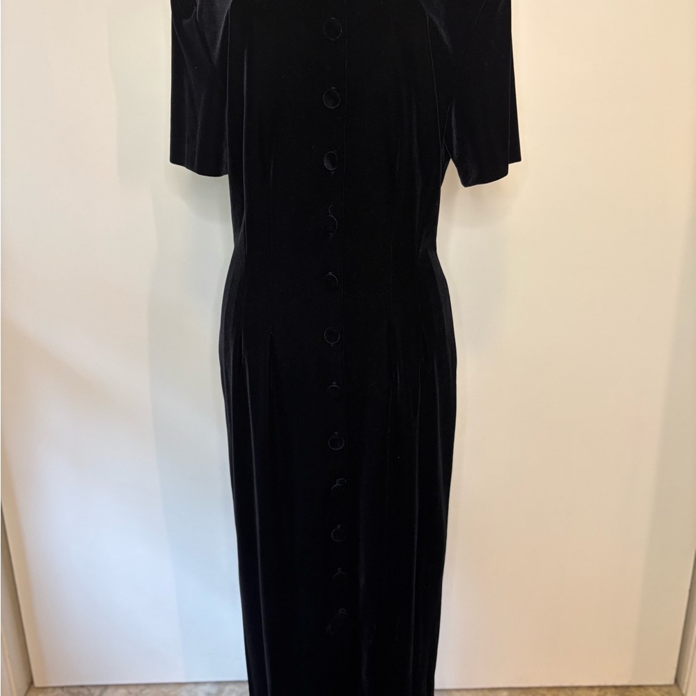 D. Stevens Elegant Black Velvet Long Sleeve Dress